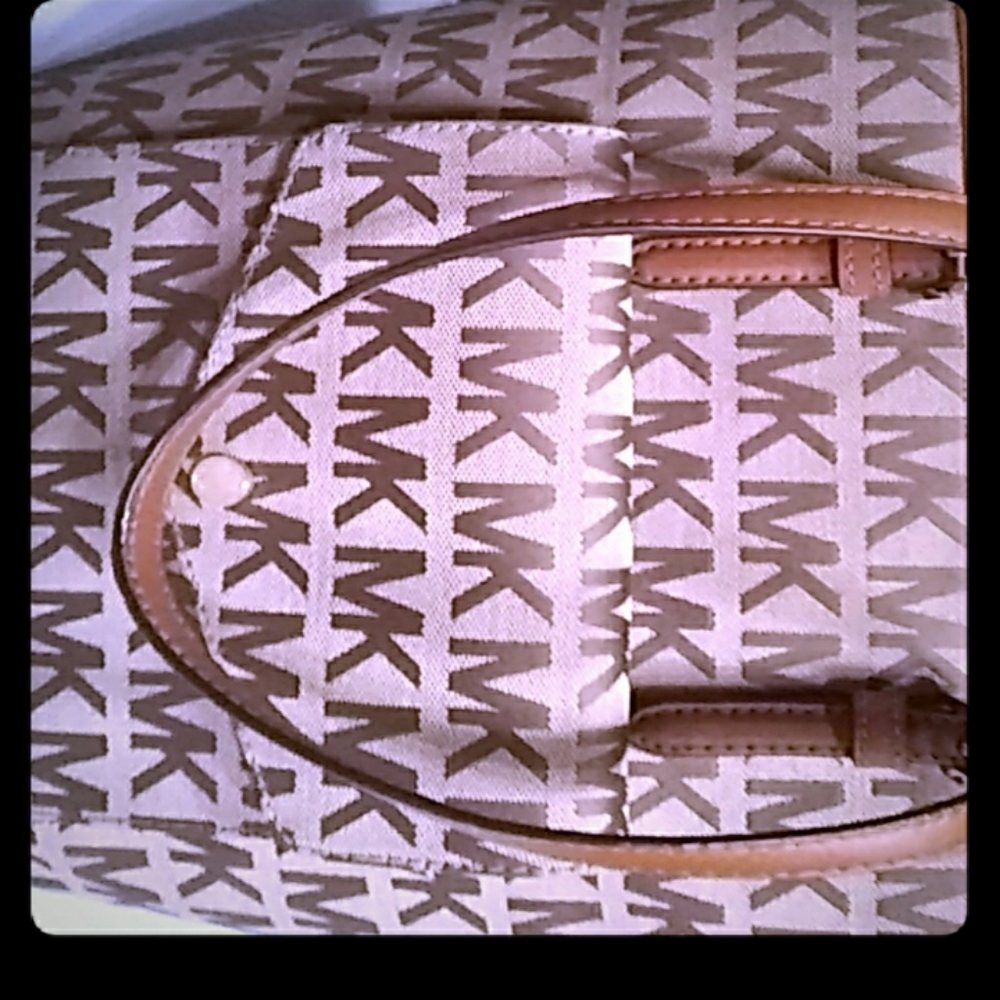 Designer 👜 handbag - Picture 2 of 5
